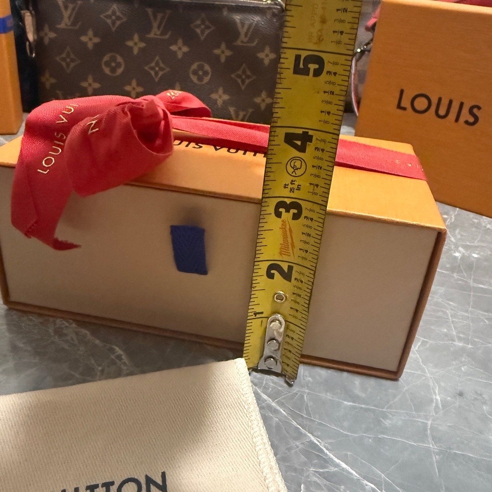 Louis Vuitton Red Ribbon xmas Packaging with Box and Dust Bag - Picture 5 of 13